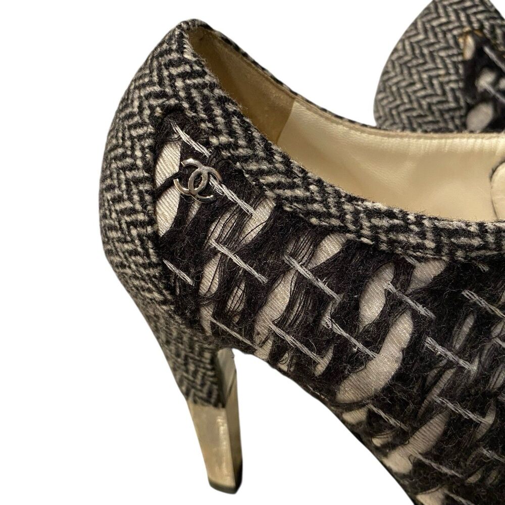 CHANEL Tweed Lace Up Booties Heels EU 37 Black White Ankle Boots -Authenticated - Picture 8 of 15